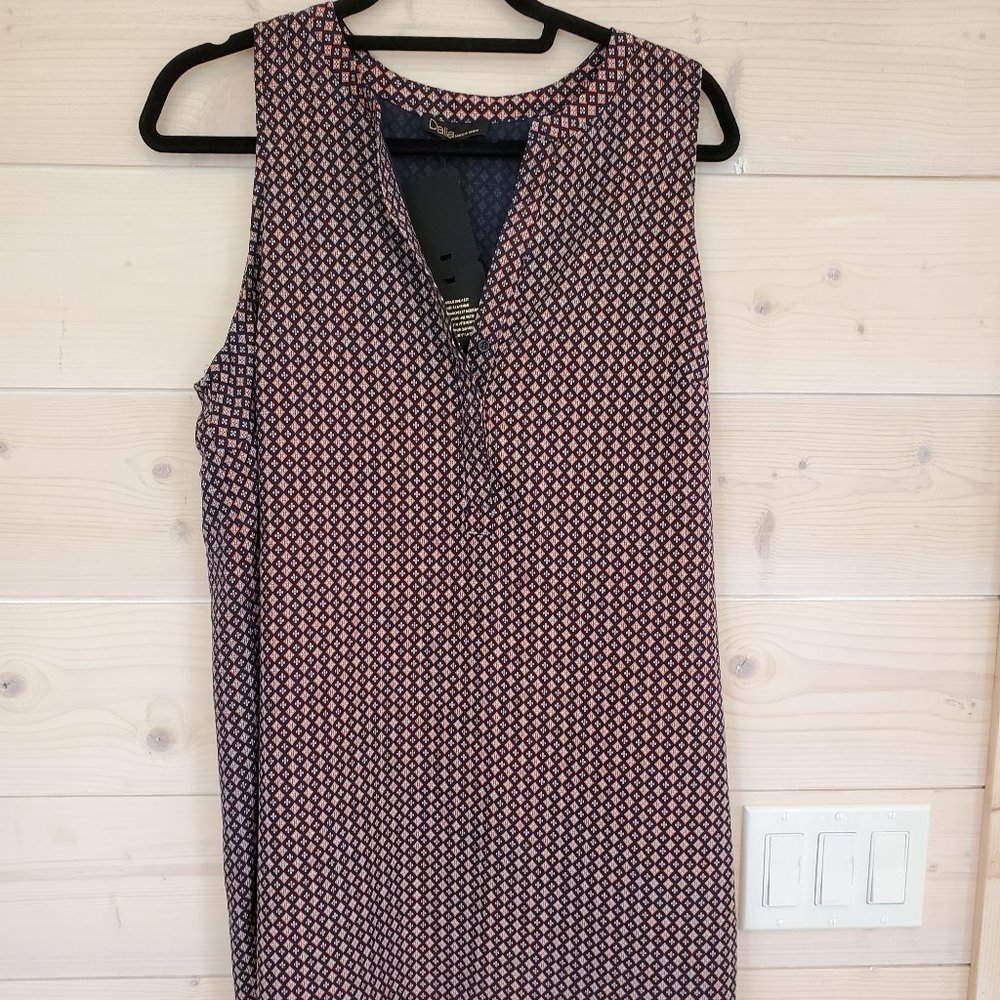 Lined shift dress w/ buttons & flower pattern NWT